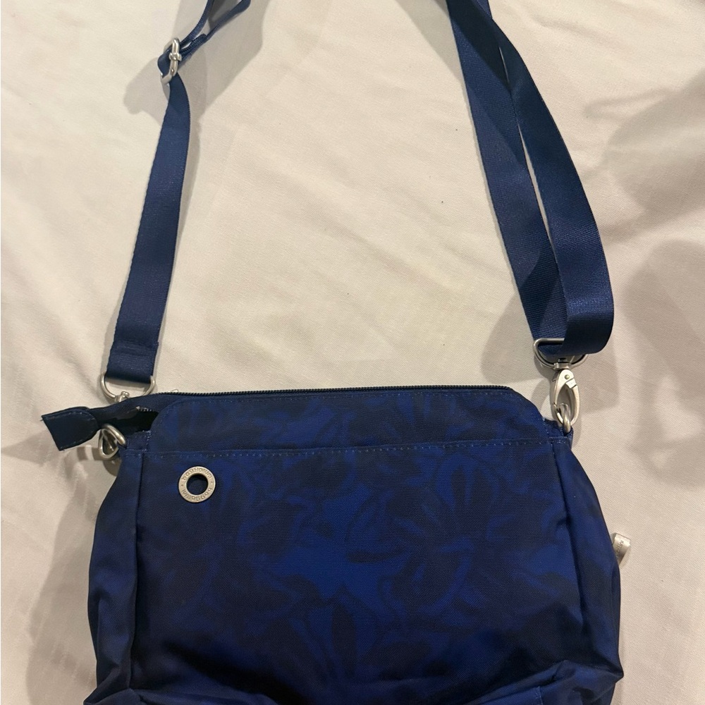 Baggallini Navy Blue Crossbody Bag Lightweight Travel NWOT Multiple Pockets - Picture 5 of 11